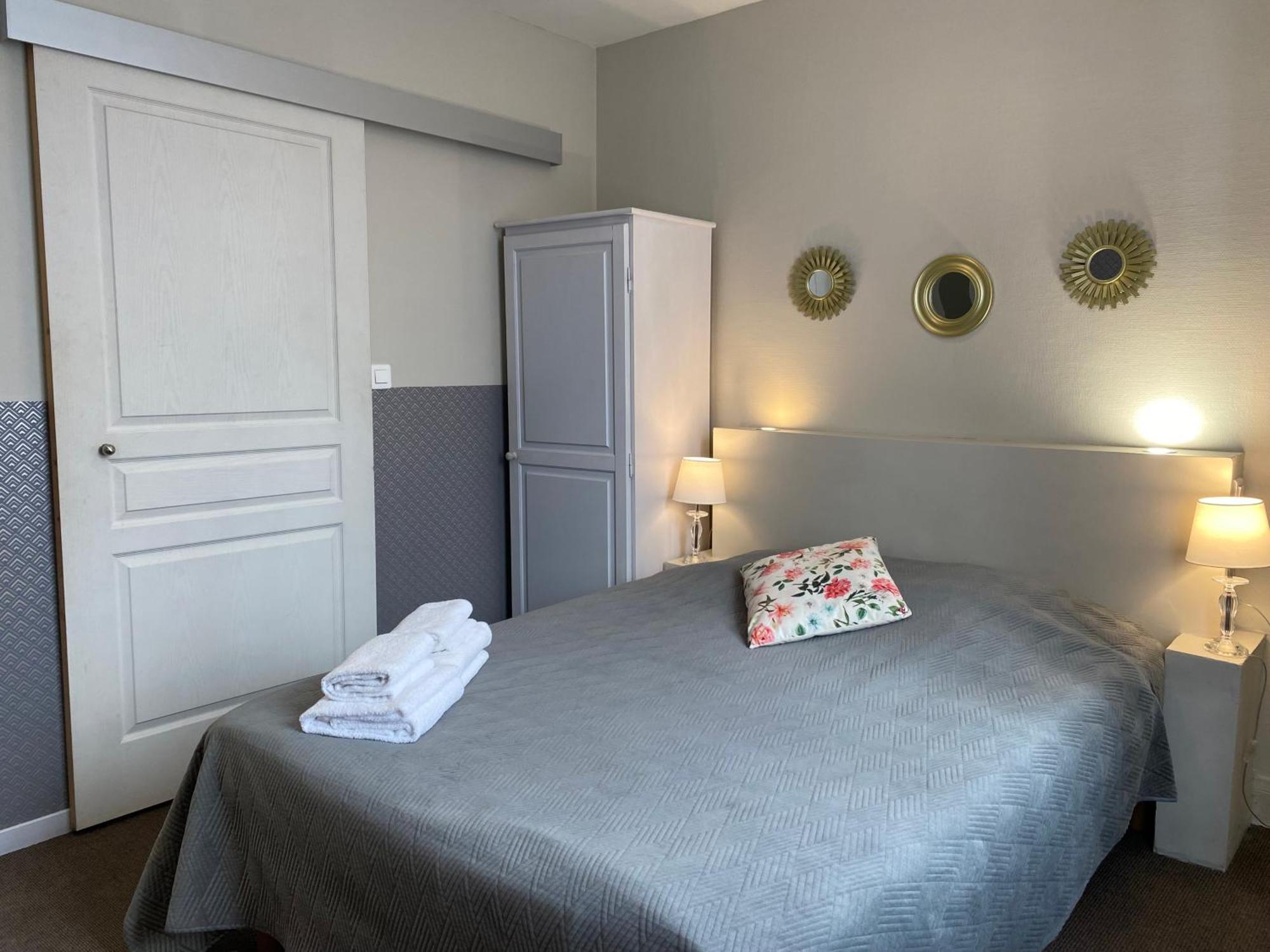 Hotel Saint Yves Нант Екстериор снимка