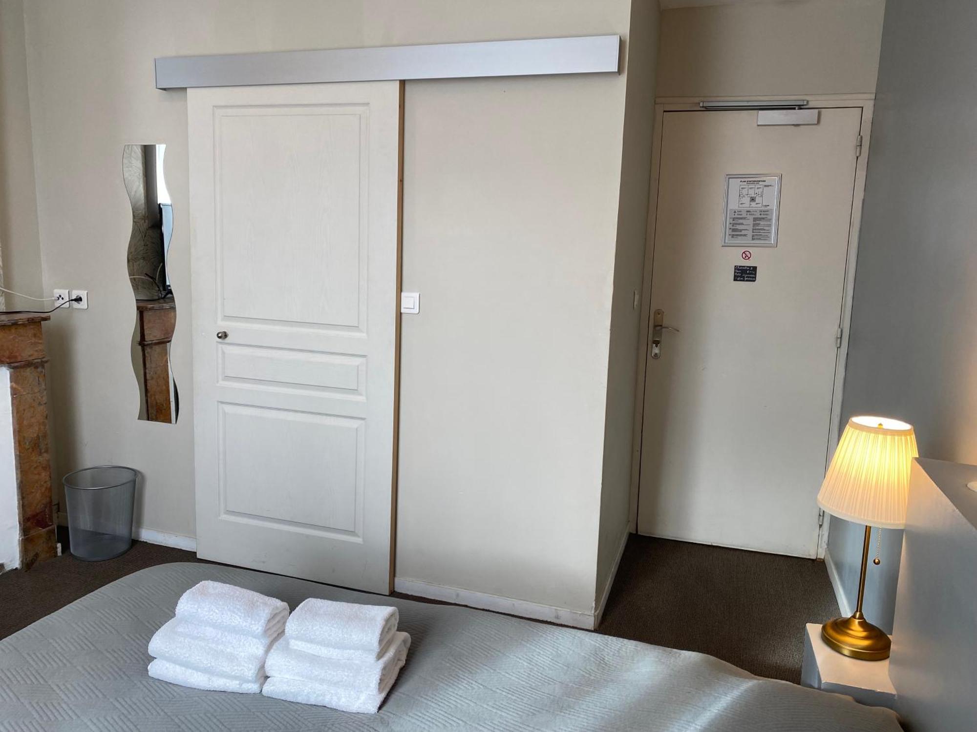 Hotel Saint Yves Нант Екстериор снимка